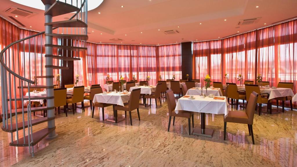 Aparthotel Premier Podgoriçe Restoran fotoğraf