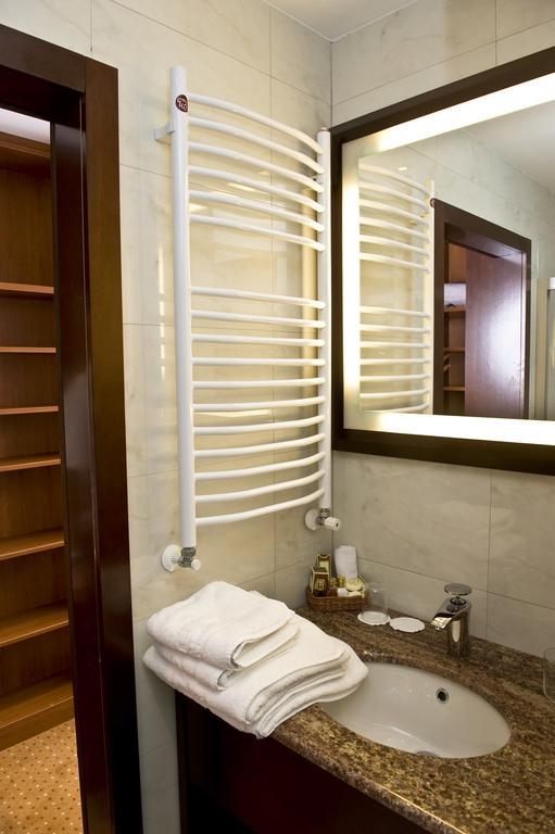 Aparthotel Premier Podgoriçe Oda fotoğraf