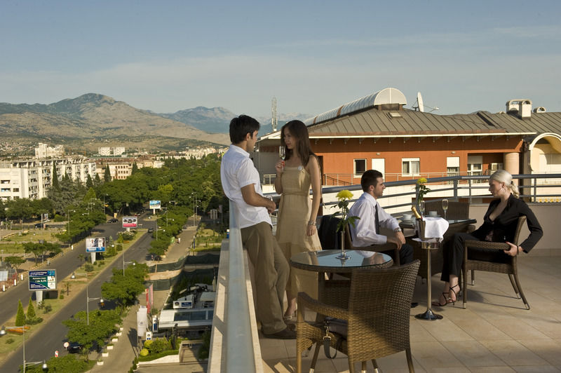 Aparthotel Premier Podgoriçe Restoran fotoğraf
